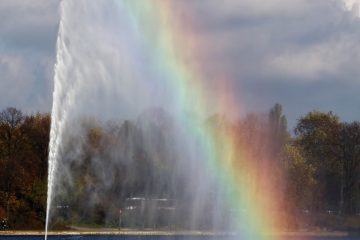 Die Wasserfontäne der Binnenalster mit Regenbogen.