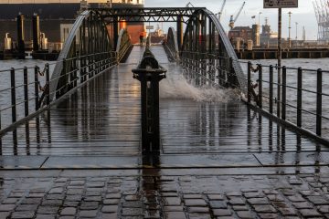 Ein paar mutige Wassertropfen, die nicht mit dem Elbstrom fließen.