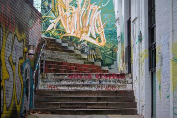 Eine Treppe in Altona mit Graffiti verschönert.