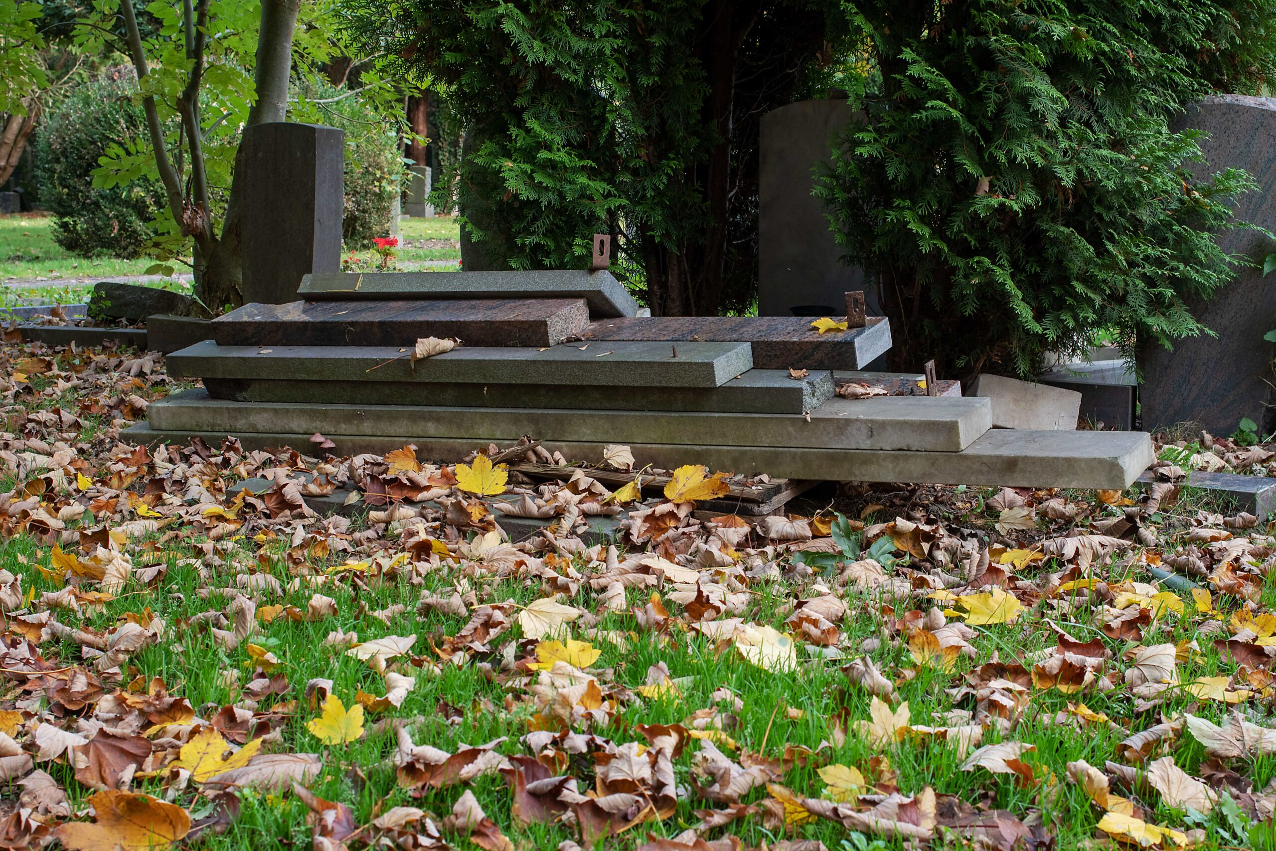 Hans Stötera - Jüdischer Friedhof Ohlsdorf 31.10.2021 - Abgelegte Grabeinfassungen