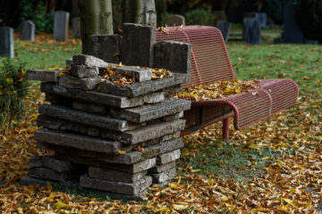 Bodo Jarren - Jüdischer Friedhof Ohlsdorf 31.10.2021 - Überall Laub