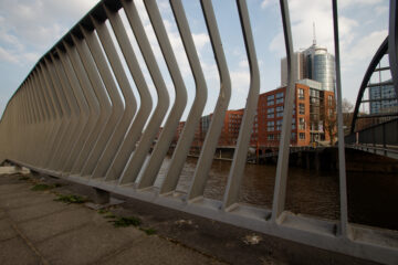 Bodo Jarren - Speicherstadt 24.03.2022 - Durch das Gitter