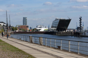 Matthias - 1. Dienstag Altona Övelgönne 04.10.2022 - Dockland von vorn