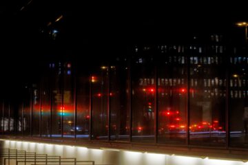 Bodo Jarren - Straßenbeleuchtung I 12.01.2023 - Spiegelung mit Rot