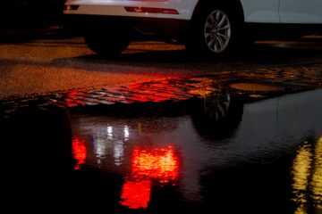 Bodo Jarren - Straßenbeleuchtung I 12.01.2023 - Unterboden in Rot
