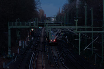 Matthias - Straßenbeleuchtung II 17.01.2023 - Die S-Bahn kommt
