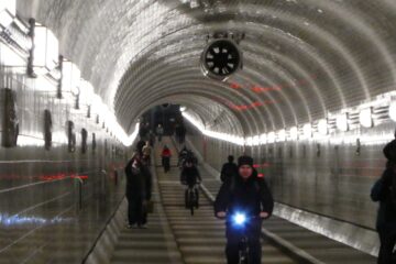 Peter Weise - Alter Elbtunnel 22.03.2023 - Achtung Radler