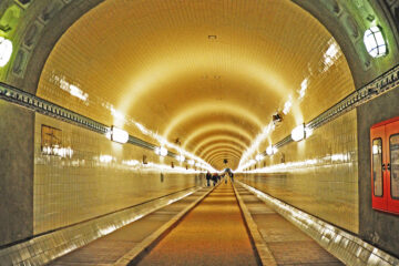 Sabine Poppe - Alter Elbtunnel 22.03.2023 - Blick in den Elbtunnel