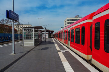 Monika Vollmers - Rotenburgsort 04.04.2023 - S-Bahnsteig-Rothenburgsort