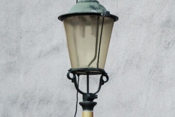 Hartmut Teschemacher - Challenge 87: 18.09 - 01.10.2023 - Lampe mit Diagonalen