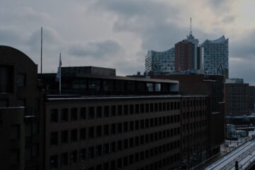 Brigitte - Rödingsmarkt 02.12.2023 - Blick auf die Elphi