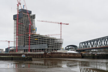 Matthias - Rund um den kleinen Olaf - 06.01.2024 - Elbtower von der Stadtseite aus