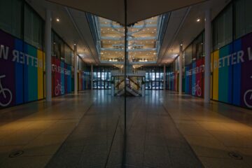Bodo Jarren - Neujahrsspaziergang 02.01.2024 - Spiegelung im Atrium