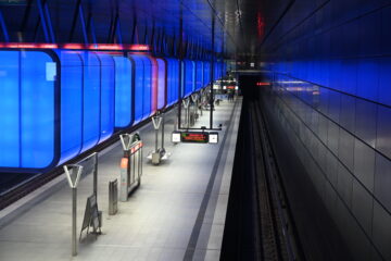 Wolfgang Scheffler - HafenCity Universität - 03.03.2024 - Bahnhof blau