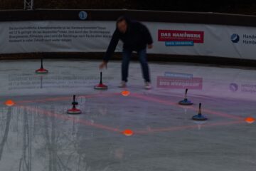 Bodo Jarren - Eisbahn - 20.02.2024 - Spielfeld mit Spiegelung