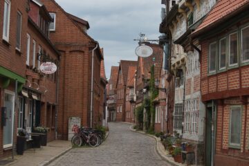 Bodo Jarren - Lauenburg - 04.05.2024 - Straße wie Flasche leer