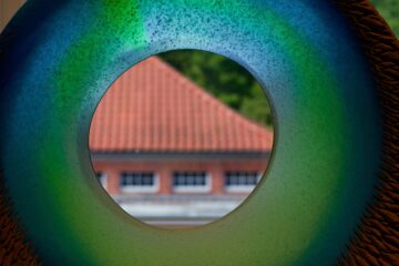 Bodo Jarren - Glasmuseum I - 15.05.2025 - Blick auf ein Dach