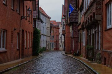 Bodo Jarren - Lauenburg - 07.06.2025 - Nasse Pflastersteine
