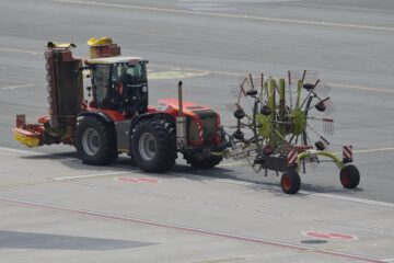 Bodo Jarren - Flughafen - 05.06.2025 - Auf zur Rasenpflege