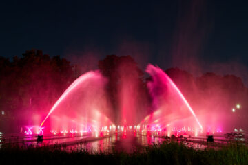 Matthias - Wasserlichtspiele -30.09.2025 - Rot weiß sehr breit