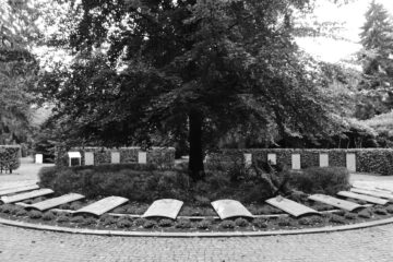 Peter Weise - Ohlsdorfer Friedhof S/W - 12.10.2025 - Polizistenfriedhof