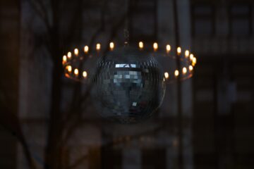 Bodo Jarren - Eppendorf - 16.17.2026 - Discokugel mit Krone