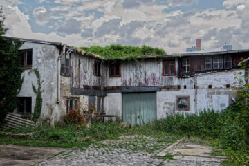 Hans Stötera - Challenge 152: Kaputt - 02.03 - 15.05.2026 - Hinterhof