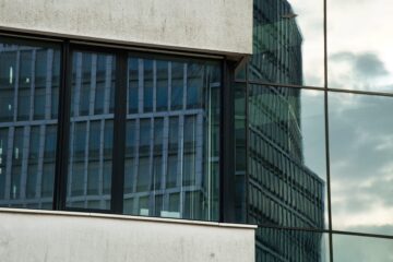 Brigitte - Fotoaufgaben - 02.04.2026 - Geht immer Architektur und Spiegelung