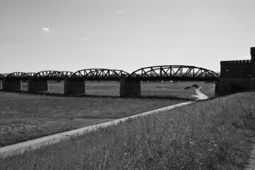Petra Scheffler - Challenge 158: Schwarz Weiß - 08.06 - 21.06.2026 - Eisenbahnbrücke in Dömitz