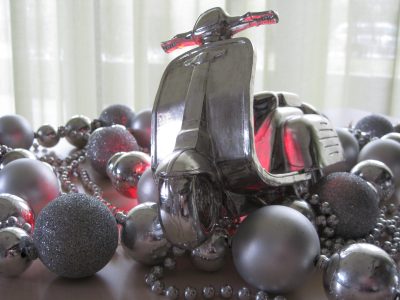 Patricia Pikul - Produktfotografie III 04.03.2023 - Vespa in der Weihnachtslandschaft 1