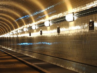 Sabine Poppe - Alter Elbtunnel 22.03.2023 - Schräge Ansicht Röhre alter Elbtunnel
